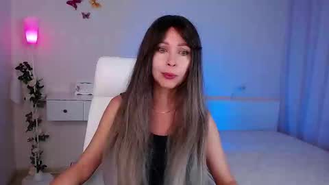 Snapshot of wendifoster chatting on 09-23-25, 06:33 Wendi Foster online show from 09-23-25, 06:33