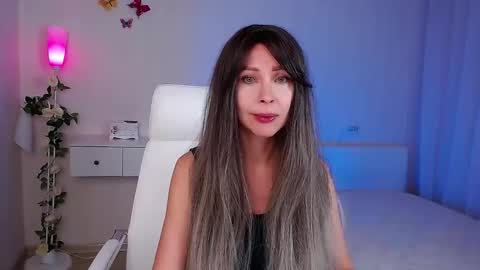 Wendi Foster online show from 10-23-25, 05:01