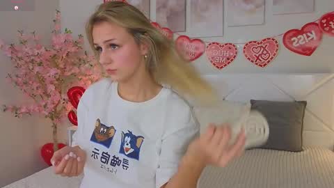 Im Wendy online show from 02-13-25, 03:39