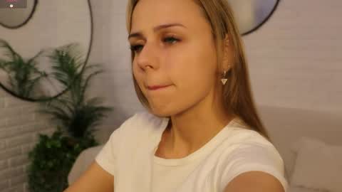 Snapshot of wendy__doll chatting on 05-27-26, 09:12 Im Wendy online show from 05-27-26, 09:12
