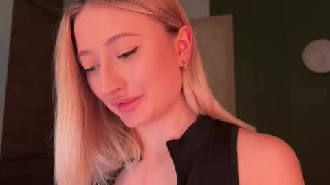 Daisy    online show from 03-24-26, 07:19