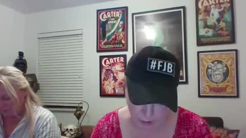 Snapshot of wendycu chatting on 12-17-24, 03:17 WendyCU online show from 12-17-24, 03:17