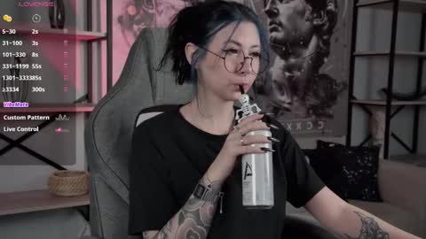 little girl who is always rightLisa online show from 11-19-25, 01:49