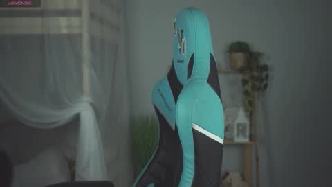 little girl who is always rightLisa online show from 11-24-25, 12:54