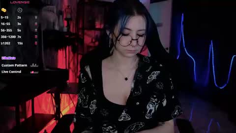 Snapshot of wesleegray chatting on 06-18-26, 01:17 little girl who is always rightLisa online show from 06-18-26, 01:17