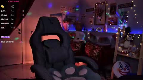 Snapshot of wesleegray chatting on 07-03-26, 01:45 little girl who is always rightLisa online show from 07-03-26, 01:45
