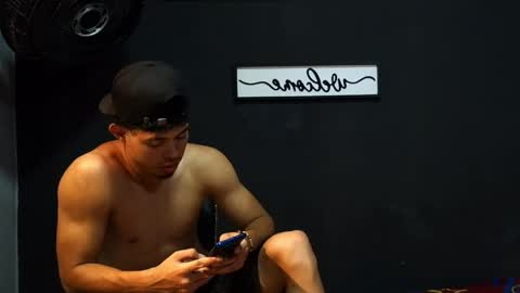 Snapshot of wesley_77 chatting on 04-28-26, 04:28 wesley_77 online show from 04-28-26, 04:28