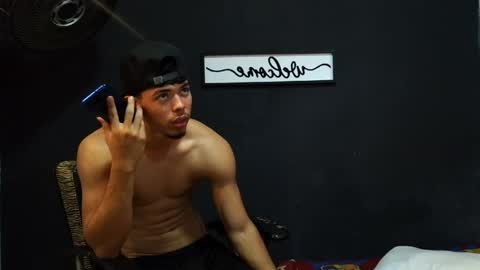Snapshot of wesley_77 chatting on 05-20-26, 08:04 wesley_77 online show from 05-20-26, 08:04