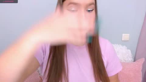 Snapshot of wet__molly chatting on 12-24-24, 09:00 molly online show from 12-24-24, 09:00