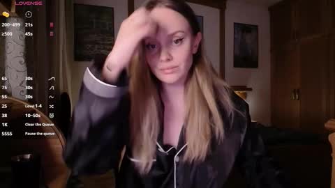 Lana online show from 10-22-25, 06:29