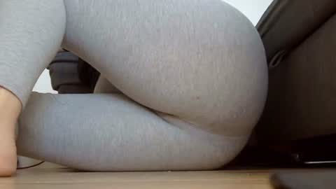 wet_pants2022 online show from 09-18-25, 07:10