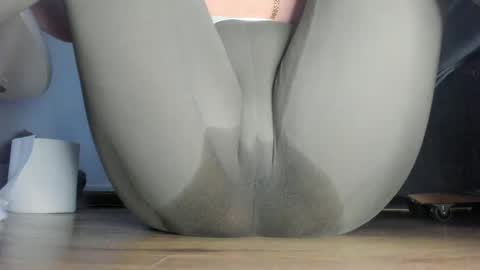 wet_pants2022 online show from 05-16-26, 09:46