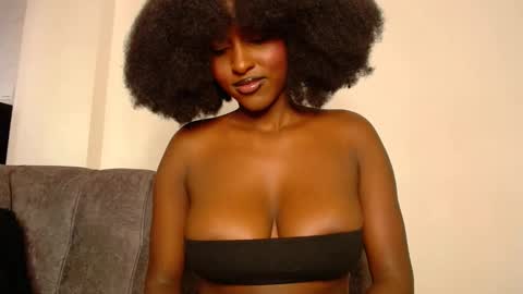 Snapshot of wet_wife_material chatting on 02-06-25, 12:05 Macey online show from 02-06-25, 12:05