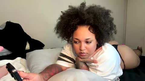 Snapshot of wetcreamerr chatting on 03-05-26, 01:23 SheSquirts online show from 03-05-26, 01:23