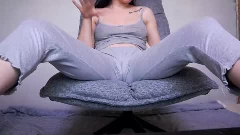 Beatrice Moan from LovenseWet from Tip MenuOpen for Private online show from 05-15-26, 09:44