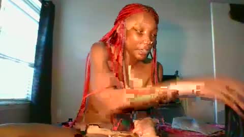 Snapshot of wetkyliecreams chatting on 02-25-25, 11:00 Kylie online show from 02-25-25, 11:00