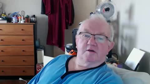 Snapshot of wetroller chatting on 05-26-26, 02:07 Wetroller online show from 05-26-26, 02:07