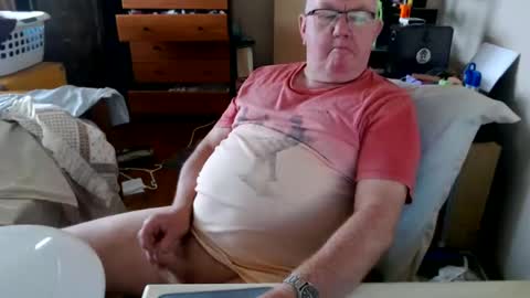Snapshot of wetroller chatting on 06-10-26, 02:23 Wetroller online show from 06-10-26, 02:23