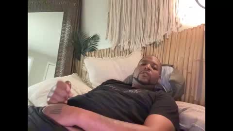 Snapshot of wettdreammcumtru chatting on 10-15-25, 01:11 Magic johnson 313 online show from 10-15-25, 01:11