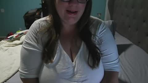 Snapshot of wetwordsonly chatting on 06-16-26, 02:36 WetWordsOnly online show from 06-16-26, 02:36