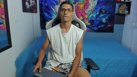 Snapshot of wexx_ chatting on 01-27-25, 10:16 wex online show from 01-27-25, 10:16