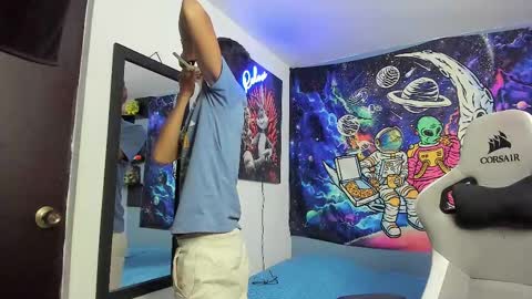 Snapshot of wexx_ chatting on 02-14-25, 02:39 wex online show from 02-14-25, 02:39