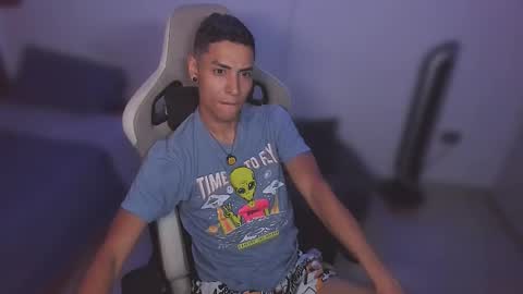 Snapshot of wexx_ chatting on 10-16-25, 04:57 wex online show from 10-16-25, 04:57