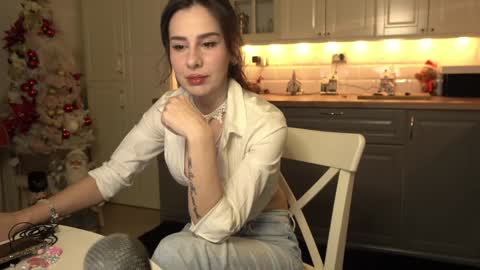 Snapshot of whats_her_name chatting on 12-13-24, 10:55 Victoria Maria online show from 12-13-24, 10:55