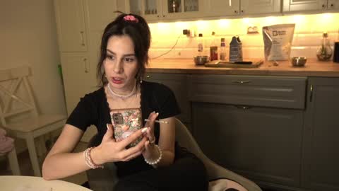 Snapshot of whats_her_name chatting on 01-10-25, 09:55 Victoria Maria online show from 01-10-25, 09:55