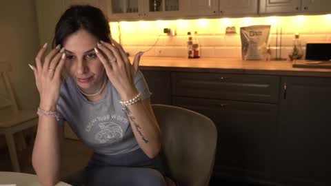 Snapshot of whats_her_name chatting on 01-11-25, 05:41 Victoria Maria online show from 01-11-25, 05:41