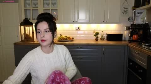 Snapshot of whats_her_name chatting on 01-13-25, 07:11 Victoria Maria online show from 01-13-25, 07:11