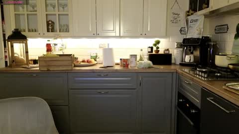 Snapshot of whats_her_name chatting on 01-19-25, 09:23 Victoria Maria online show from 01-19-25, 09:23