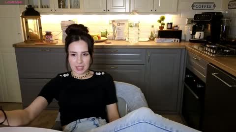 Snapshot of whats_her_name chatting on 01-22-25, 12:59 Victoria Maria online show from 01-22-25, 12:59