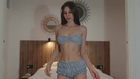 Naomi online show from 05-21-26, 08:49