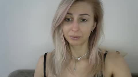 white__angel_ online show from 04-07-26, 06:25