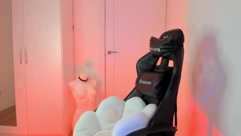 Bella online show from 03-24-26, 02:27