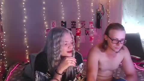 Melania and Mikey online show from 08-08-26, 09:33