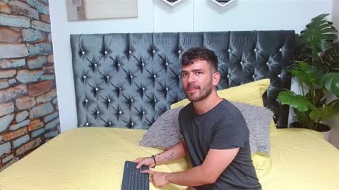 Dylan white online show from 02-08-25, 08:32