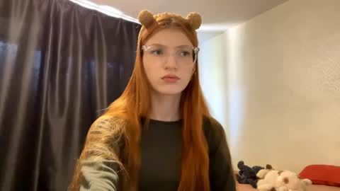 Snapshot of whitneyblaze chatting on 06-01-26, 06:37 Alaska 3 online show from 06-01-26, 06:37