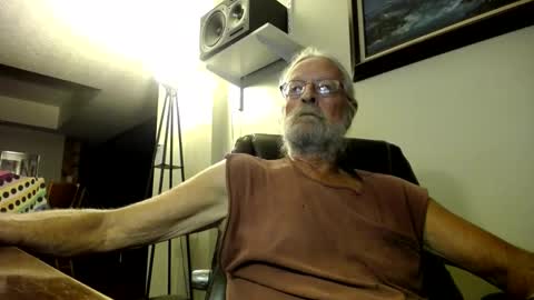 Snapshot of whofcares2 chatting on 10-06-25, 12:41 whofcares2 online show from 10-06-25, 12:41