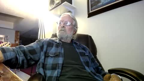 Snapshot of whofcares2 chatting on 11-18-25, 07:40 whofcares2 online show from 11-18-25, 07:40