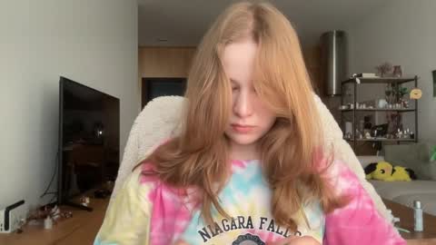 Snapshot of whoisalisa chatting on 05-12-26, 07:49 Alisa online show from 05-12-26, 07:49
