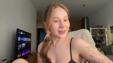 Snapshot of whoisalisa chatting on 05-30-26, 07:49 Alisa online show from 05-30-26, 07:49