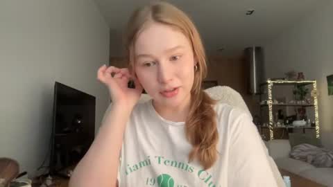 Snapshot of whoisalisa chatting on 06-20-26, 07:11 Alisa online show from 06-20-26, 07:11