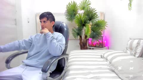Snapshot of wickedboy_twink chatting on 10-24-25, 11:17 JAISON online show from 10-24-25, 11:17