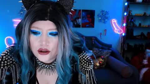 Laura  online show from 12-28-24, 11:05