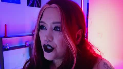 Laura  online show from 06-21-26, 09:17