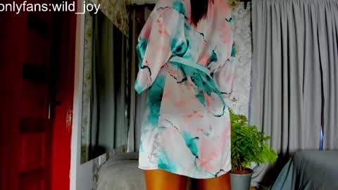 wild_joy online show from 12-13-24, 06:53