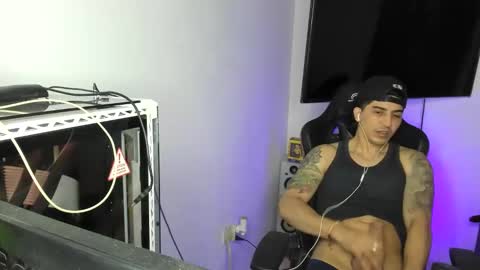 Snapshot of wild_sex666 chatting on 06-10-26, 06:56 H Mre online show from 06-10-26, 06:56