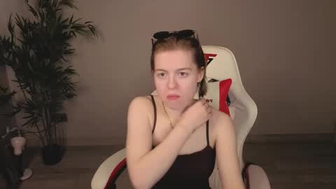 Snapshot of wildfoxysweet chatting on 05-13-26, 08:44 wildfoxysweet online show from 05-13-26, 08:44